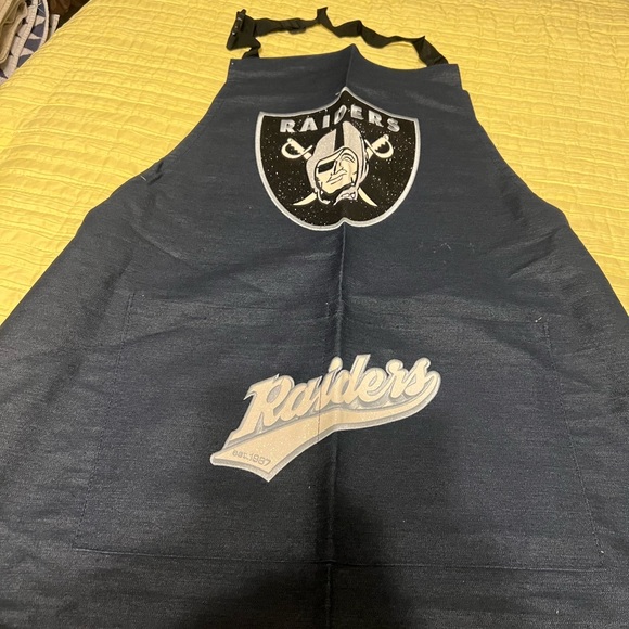 Beautiful Team Aprons (New) - Picture 1 of 4